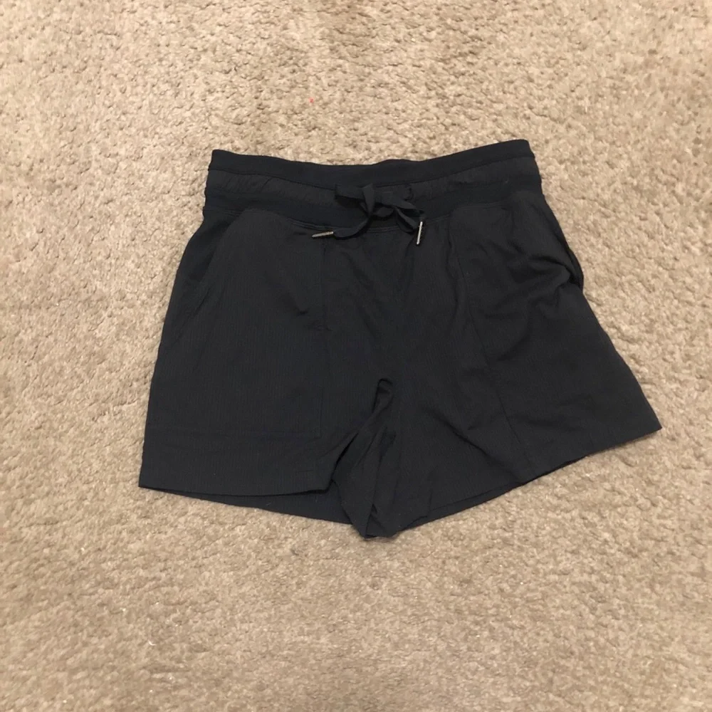 lululemon athletica Black Athletic Drawstring Shorts Size 4 Great conditions